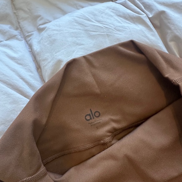 Alo 7" High-Waist Biker Short - Brown 🤎 - Picture 4 of 5